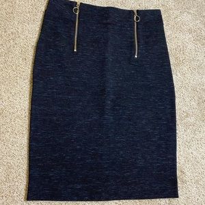 Pencil skirt with two zippers